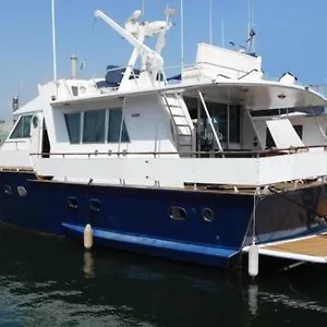 your-own-private-yacht.topbarcelonahotels.com/
